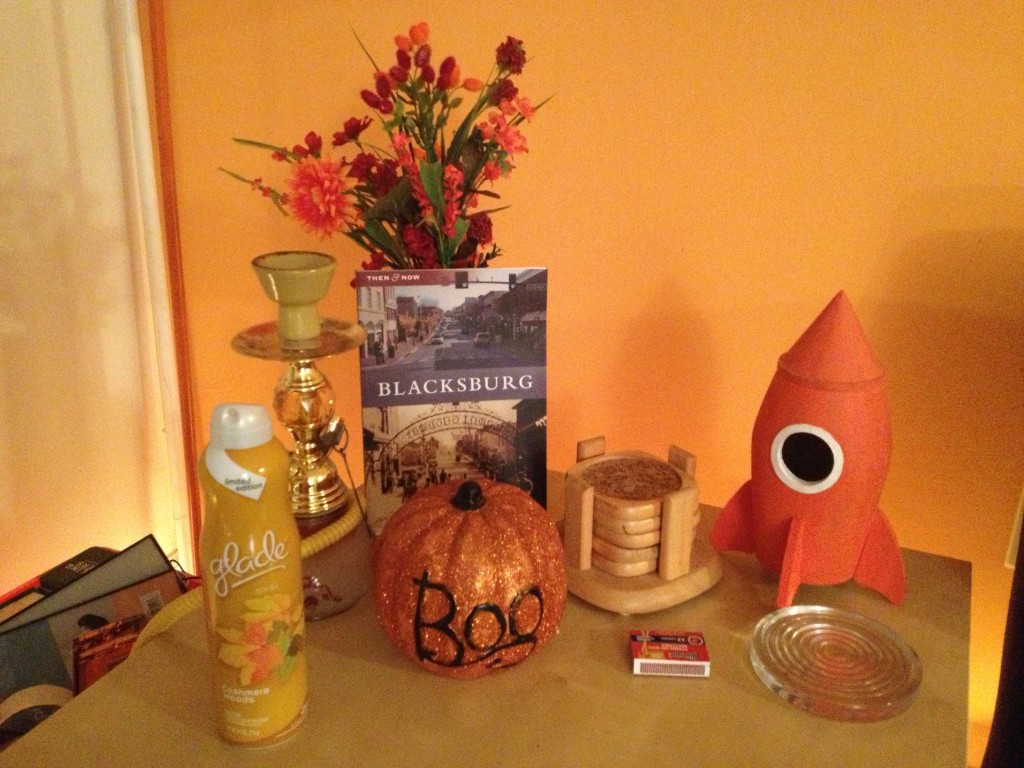 This was one of the side tables in my living room.  That little pumpkin was a pick up at the local Dollar Tree - only $2!
